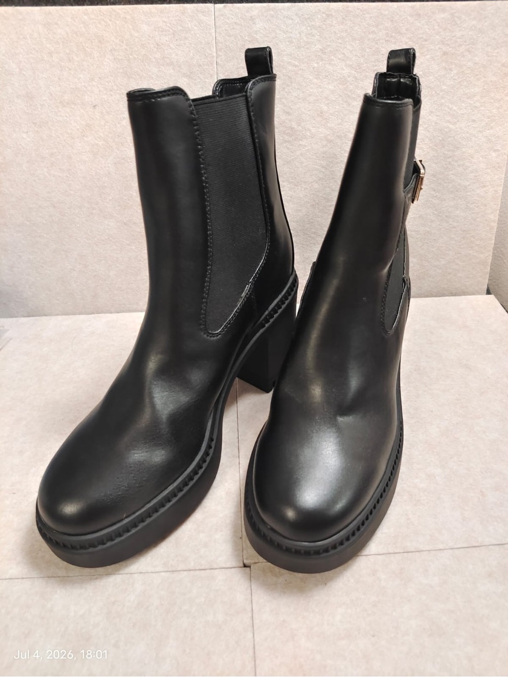 NWOB Calvin Klein Women's Fayth Buckled Block Heel Lug Sole Booties Black Sz11 M - Picture 2 of 8